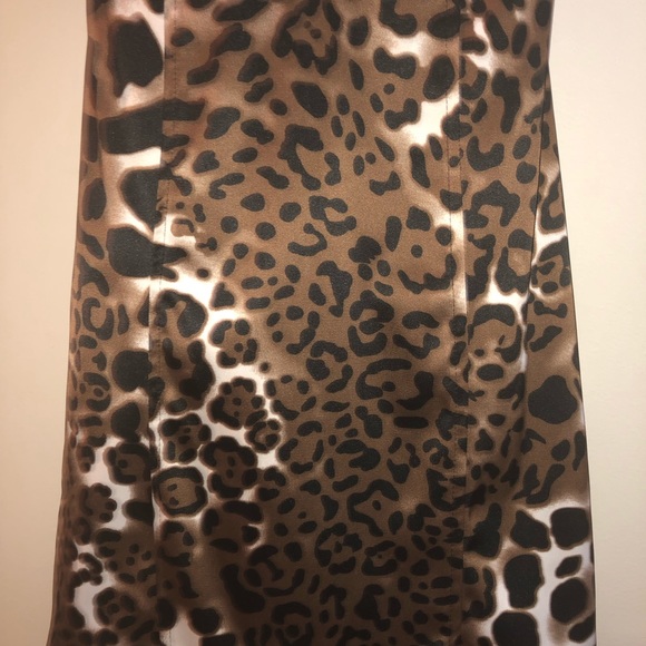 Sexy Leopard print Satin feel Dress. Size: S - Picture 4 of 4